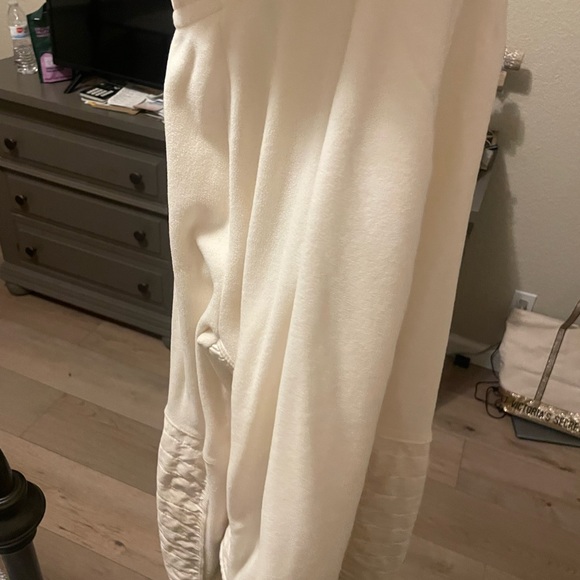 Cream Abercrombie Hoodie - Picture 2 of 3